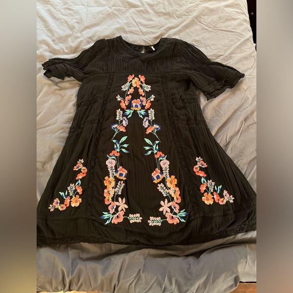 FREE PEOPLE BLACK Small perfectly Victorian embroidered dress.
#221 - Picture 7 of 12
